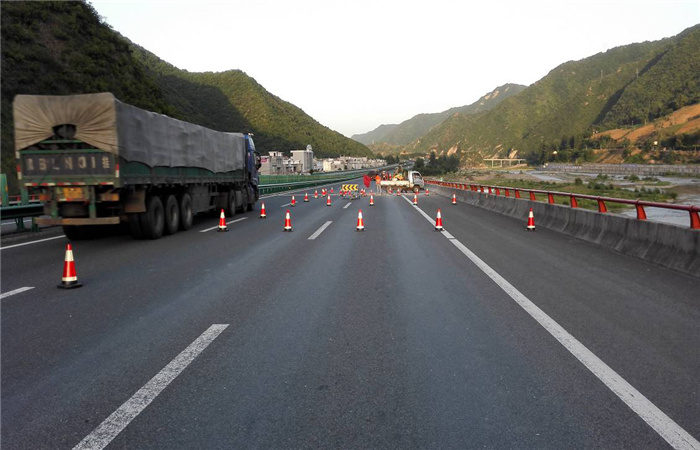沪陕高速公路伸缩装置维修工程施工