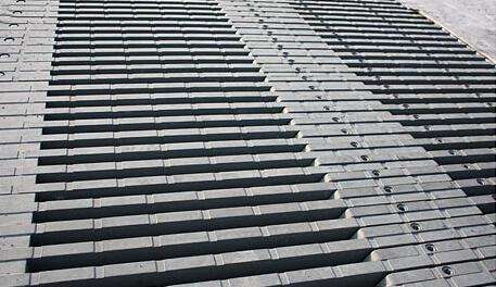 单元式多向变位梳形板伸缩装置