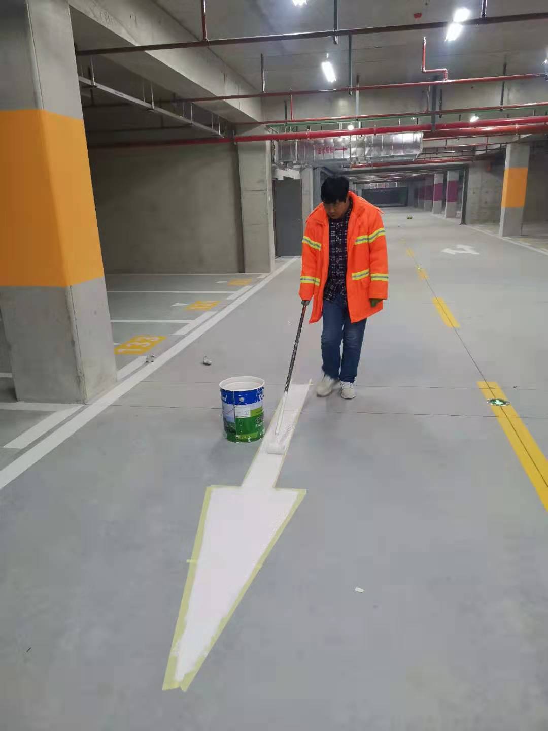 沣西新城环形公园人防工程车库标线工程